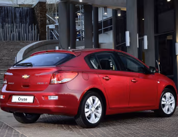 Chevrolet Cruze Hatchback [South Africa] (J300) '2012–15