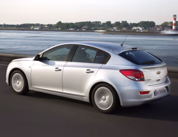 Chevrolet Cruze Hatchback [Worldwide] (J300) '2011–12