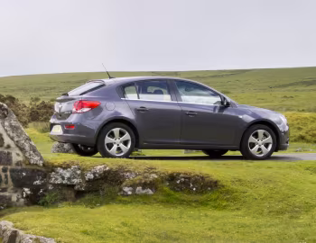 Chevrolet Cruze Hatchback [UK-spec] (J300) '2011–12