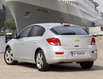 Chevrolet Cruze Hatchback [Worldwide] (J300) '2011–12
