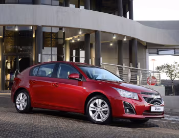 Chevrolet Cruze Hatchback [South Africa] (J300) '2012–15