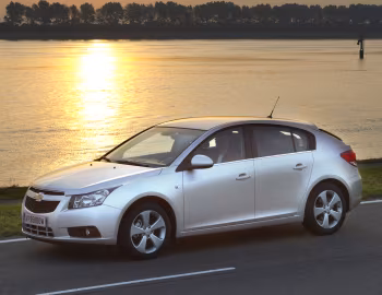 Chevrolet Cruze Hatchback [Worldwide] (J300) '2011–12