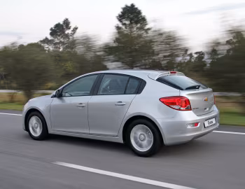 Chevrolet Cruze Hatchback [South Africa] (J300) '2012–15
