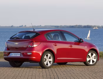 Chevrolet Cruze Hatchback [Worldwide] (J300) '2011–12