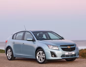Chevrolet Cruze Hatchback [South Africa] (J300) '2012–15