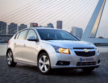 Chevrolet Cruze Hatchback [Worldwide] (J300) '2011–12