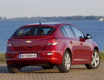 Chevrolet Cruze Hatchback [Worldwide] (J300) '2011–12