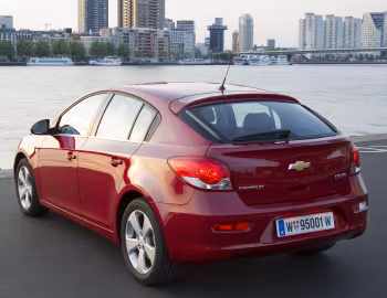 Chevrolet Cruze Hatchback [Worldwide] (J300) '2011–12