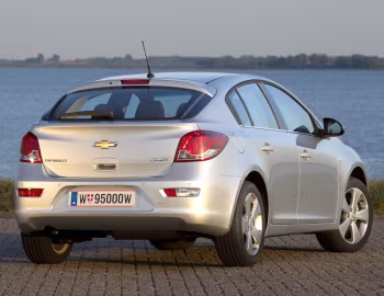 Chevrolet Cruze Hatchback [Worldwide] (J300) '2011–12
