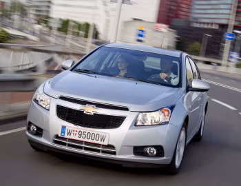 Chevrolet Cruze Hatchback [Worldwide] (J300) '2011–12