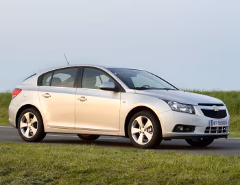 Chevrolet Cruze Hatchback [Worldwide] (J300) '2011–12