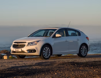Chevrolet Cruze Hatchback [South Africa] (J300) '2015–17
