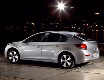 Chevrolet Cruze Hatchback [Worldwide] (J300) '2011–12