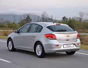Chevrolet Cruze Hatchback [South Africa] (J300) '2012–15
