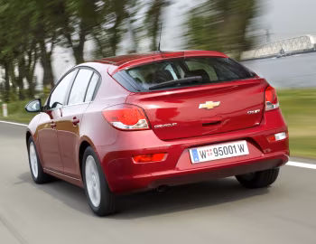 Chevrolet Cruze Hatchback [Worldwide] (J300) '2011–12