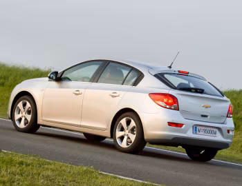 Chevrolet Cruze Hatchback [Worldwide] (J300) '2011–12