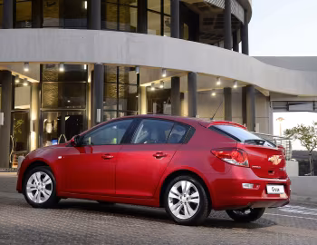 Chevrolet Cruze Hatchback [South Africa] (J300) '2012–15