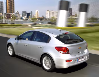 Chevrolet Cruze Hatchback [Worldwide] (J300) '2011–12