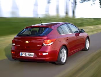 Chevrolet Cruze Hatchback [Worldwide] (J300) '2011–12