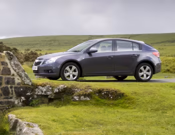 Chevrolet Cruze Hatchback [UK-spec] (J300) '2011–12