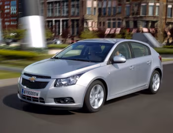 Chevrolet Cruze Hatchback [Worldwide] (J300) '2011–12