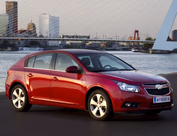 Chevrolet Cruze Hatchback [Worldwide] (J300) '2011–12