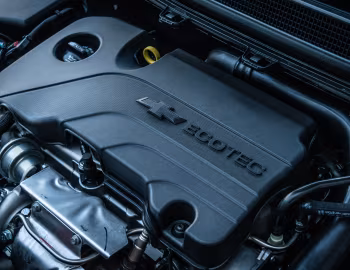 Bajo el capó Chevrolet Cruze "Midnight" [Latam] '2022–23