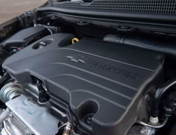 Bajo el capó Chevrolet Cruze Sport6 Premier [Latam] '2019–23