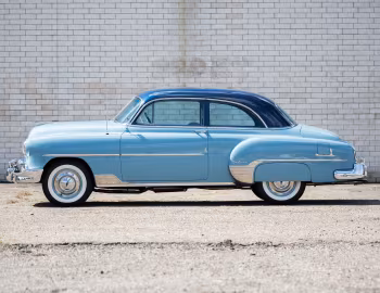 1952 Chevrolet DeLuxe Styleline 2-door Sedan (KK-2102 1011)