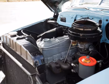 Bajo el capó 1952 Chevrolet DeLuxe Styleline 2-door Sedan (KK-2102 1011)