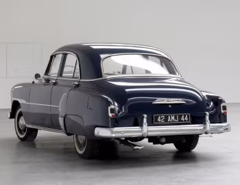 1951 Chevrolet Deluxe Styleline 4-door Sedan (JK-2103 1069)