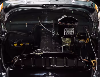 Sob o capô 1948 Chevrolet Fleetmaster Station Wagon (FK-2109)