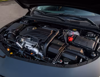Bajo el capó 2019–25 Chevrolet Malibu RS [North America] '2018–25