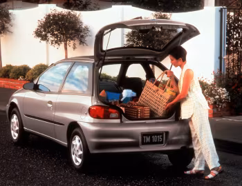 Ambos 1998–2000 Chevrolet Metro LSi (1M R08/B4M) '1997–2000