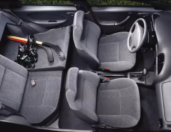 Interior 1998–2001 Chevrolet Metro LSi Sedan (1M R69B4M)