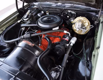 Sob o capô 1970 Chevrolet Monte Carlo (13857)