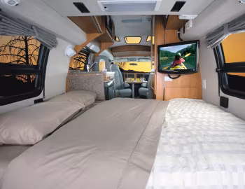 Interior 2010–17 Roadtrek 170 Versatile '2009–17