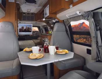 Interior 2003–10 Roadtrek 190-Versatile