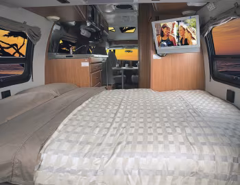 Interior 2005–10 Roadtrek 210-Versatile