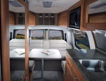 Interior 2005–10 Roadtrek 210-Versatile