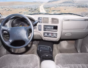 Interior 1998–2003 Chevrolet S-10 ZR2 Extended Cab [North America] '1997–2003