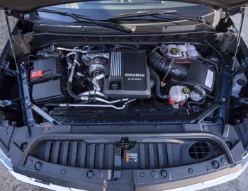 Bajo el capó 2020–21 Chevrolet Silverado LTZ Duramax Crew Cab '2019–21