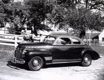 1941 Chevrolet Special DeLuxe 5-passenger Coupe (AH-2124)