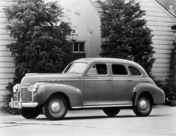 1941 Chevrolet Master DeLuxe 4-door Sport Sedan (AG)