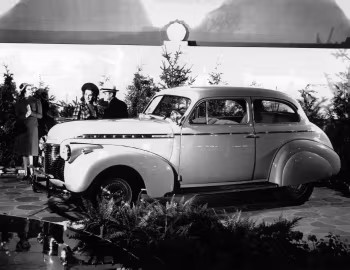 1940 Chevrolet Special DeLuxe 2-door Town Sedan (KA-2102)