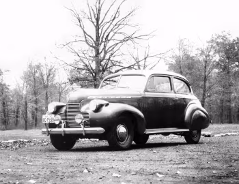 1940 Chevrolet Special DeLuxe 2-door Town Sedan (KA-2102)