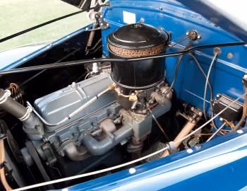 Bajo el capó 1941 Chevrolet Special DeLuxe 5-passenger Coupe (AH-2124)