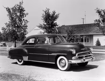 1951 Chevrolet Deluxe Styleline 4-door Sedan (JK-2103 1069)