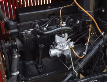 Sob o capô 1925 Chevrolet Superior Touring (Series K)