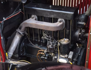 Sob o capô 1925 Chevrolet Superior Touring (Series K)